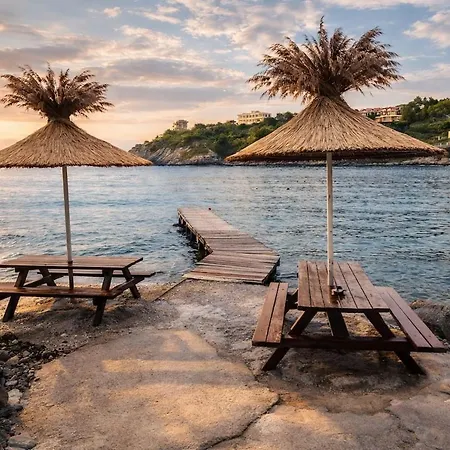 Beachfront With Pool View In Apartment