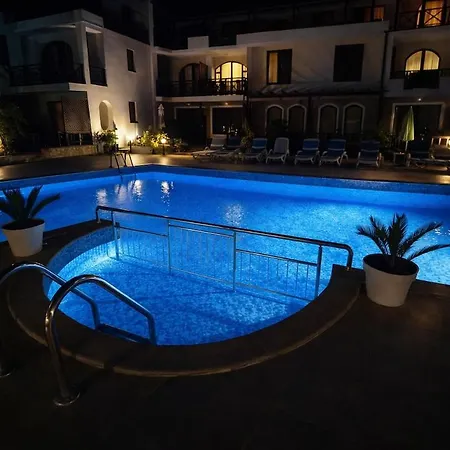 Beachfront With Pool View In شقة *