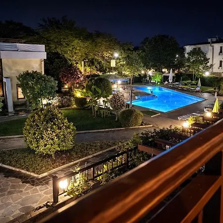 Beachfront With Pool View In * سوزوبول